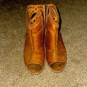 Super cute sandals!!